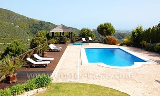 Estupenda villa contemporánea a la venta en primera línea de golf en la zona de Benahavis – Marbella. 2
