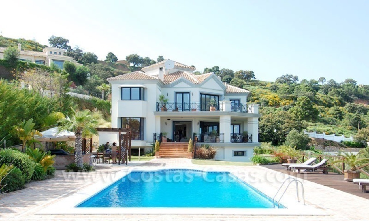 Estupenda villa contemporánea a la venta en primera línea de golf en la zona de Benahavis – Marbella. 5
