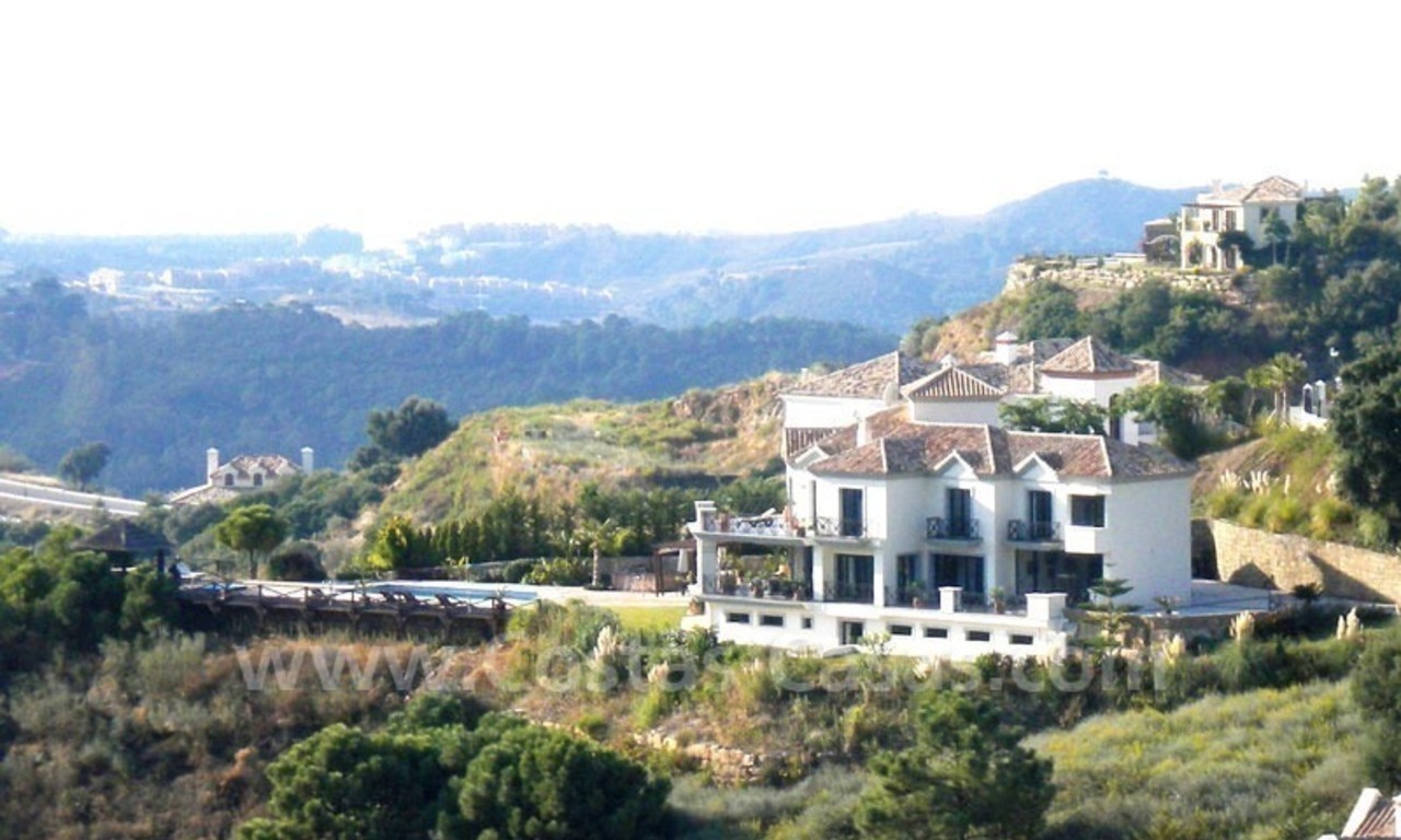 Estupenda villa contemporánea a la venta en primera línea de golf en la zona de Benahavis – Marbella. 6