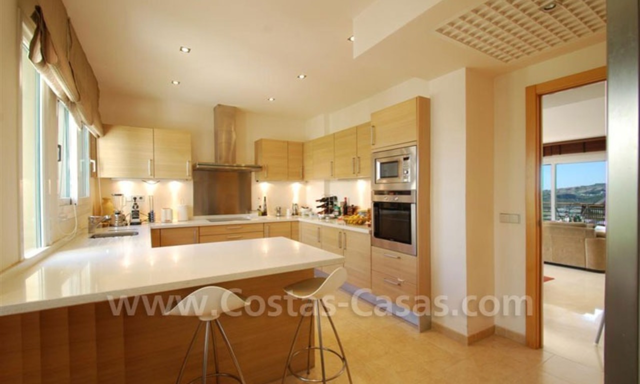 Espectacular ático apartamento de lujo con maravillosas vistas al mar y al golf en Benahavís - Marbella 1