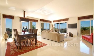 Espectacular ático apartamento de lujo con maravillosas vistas al mar y al golf en Benahavís - Marbella 0