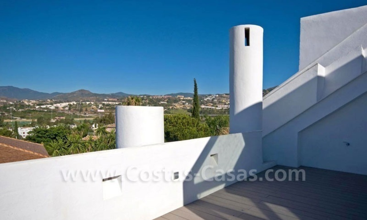 Villa moderna situada en primera línea de golf a la venta en Nueva Andalucía – Marbella 17