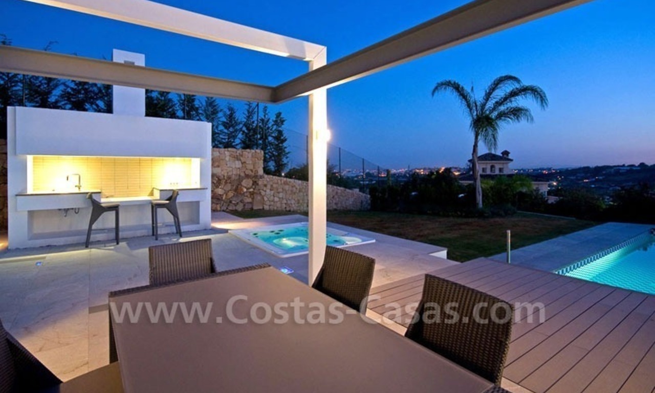 Villa moderna situada en primera línea de golf a la venta en Nueva Andalucía – Marbella 7