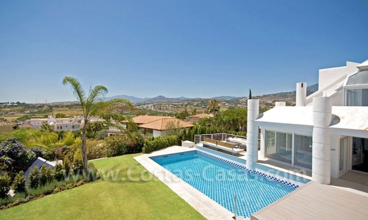 Villa moderna situada en primera línea de golf a la venta en Nueva Andalucía – Marbella 6