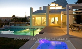 Villa moderna situada en primera línea de golf a la venta en Nueva Andalucía – Marbella 5