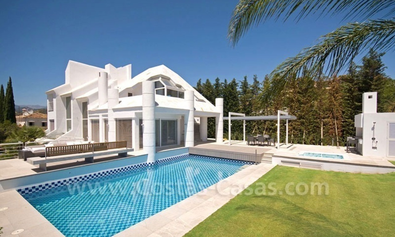Villa moderna situada en primera línea de golf a la venta en Nueva Andalucía – Marbella 3