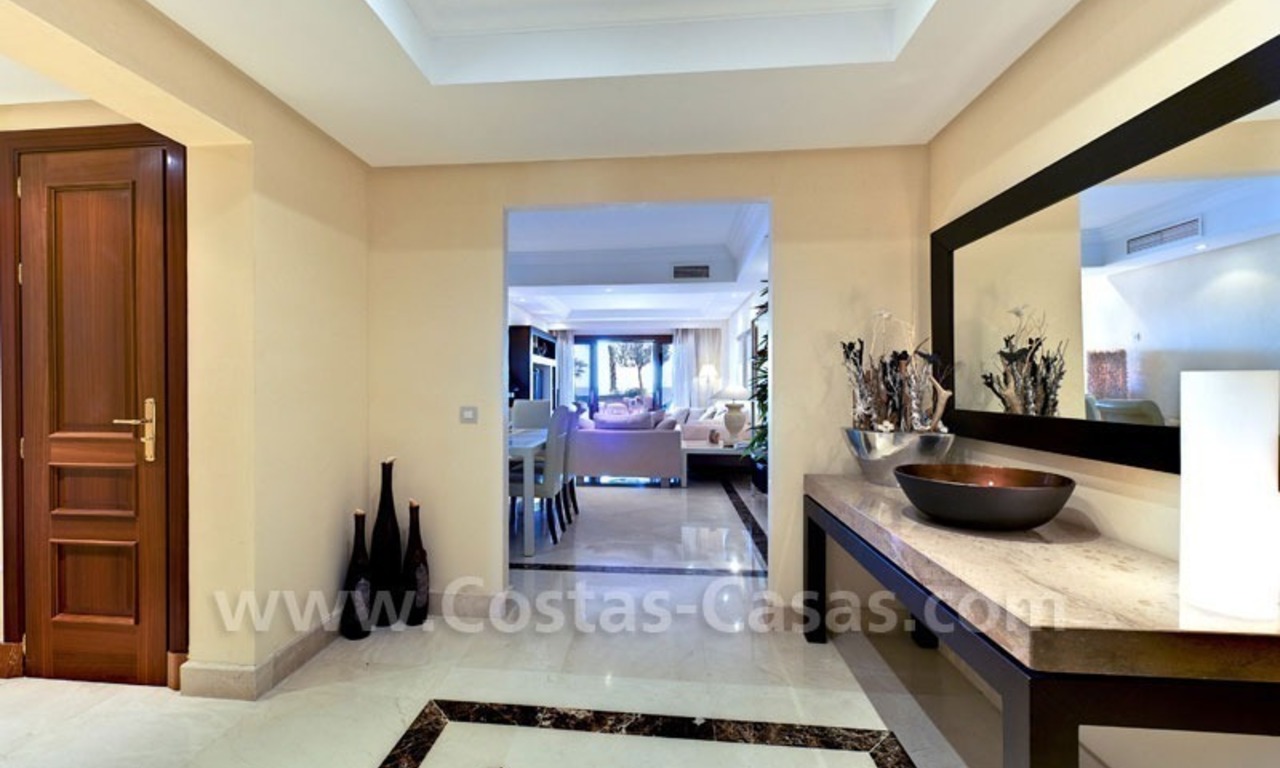 Apartamento de lujo situado en primera línea de playa a la venta en la zona de Marbella – Estepona 8