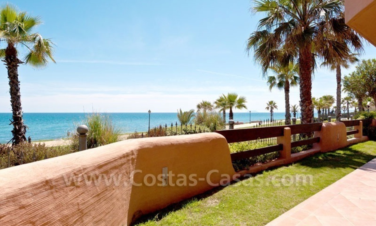 Apartamento de lujo situado en primera línea de playa a la venta en la zona de Marbella – Estepona 2