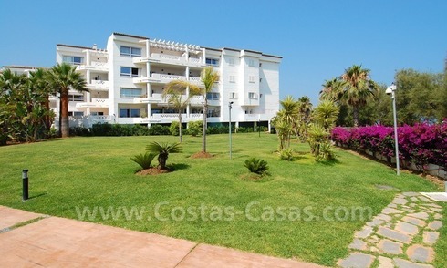 Apartamento en primera línea de playa a la venta en Puerto Banús – Marbella 