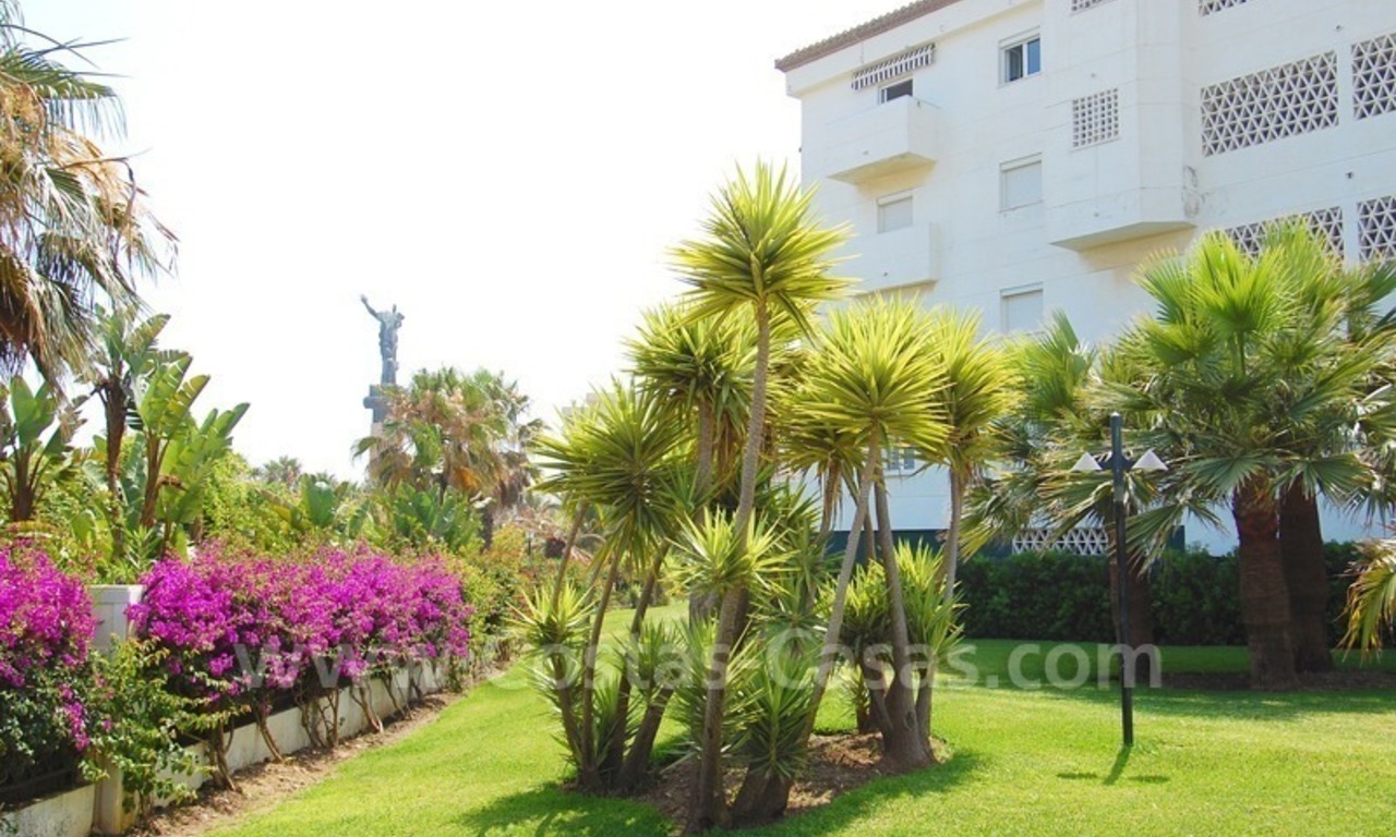 Apartamento en primera línea de playa a la venta en Puerto Banús – Marbella 1