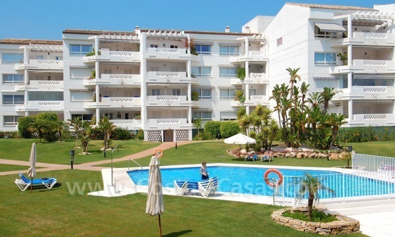 Apartamento en primera línea de playa a la venta en Puerto Banús – Marbella 3