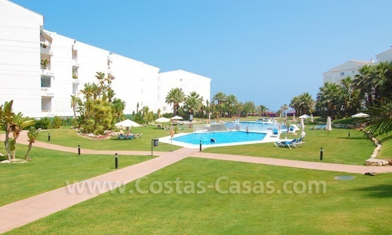 Apartamento en primera línea de playa a la venta en Puerto Banús – Marbella 4