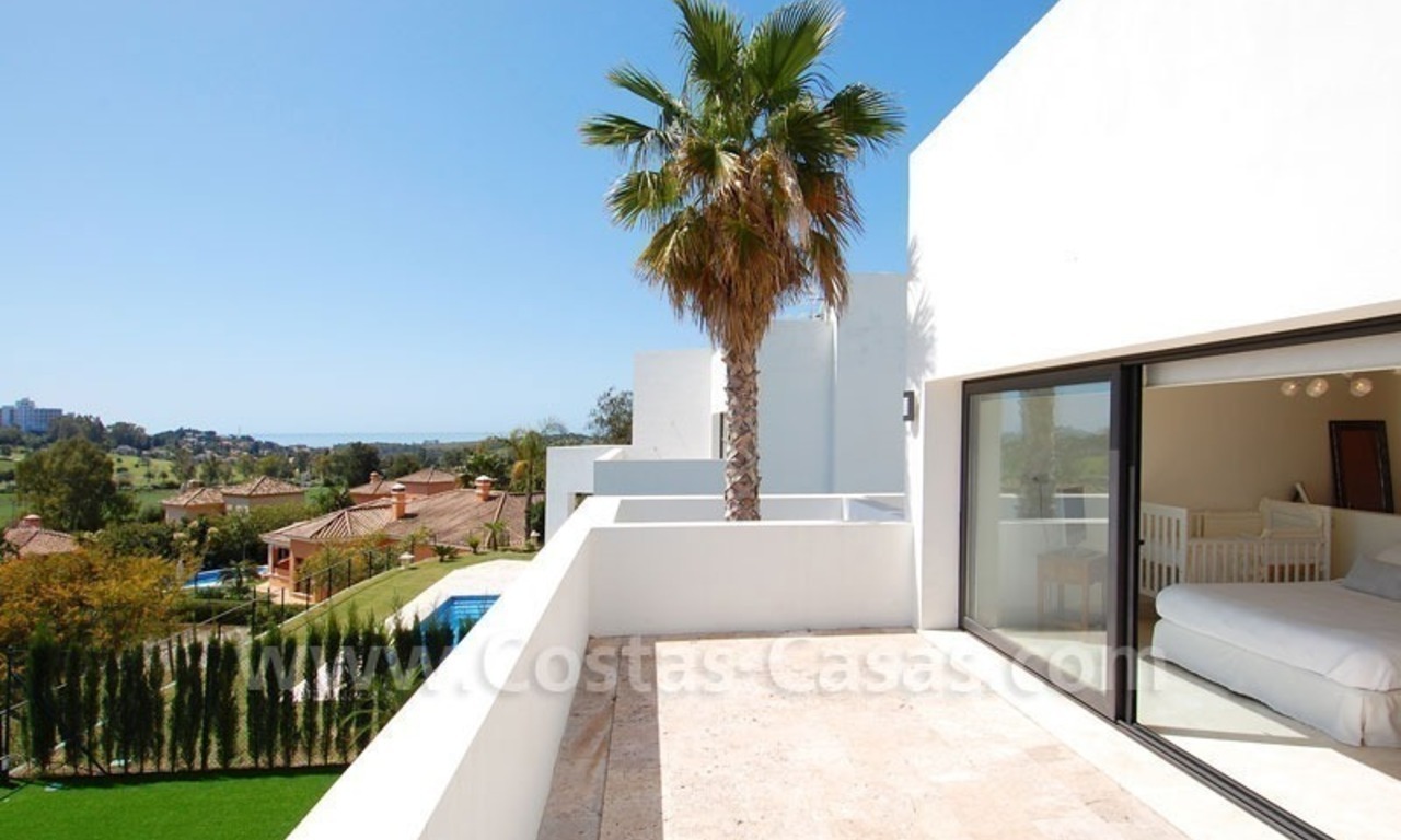 Villa moderna a la venta, primera línea de golf con vistas al mar, Marbella – Benahavis 12