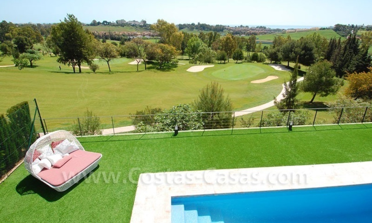 Villa moderna a la venta, primera línea de golf con vistas al mar, Marbella – Benahavis 14