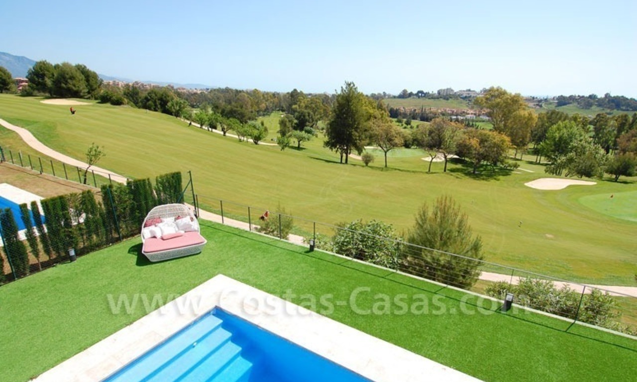 Villa moderna a la venta, primera línea de golf con vistas al mar, Marbella – Benahavis 13