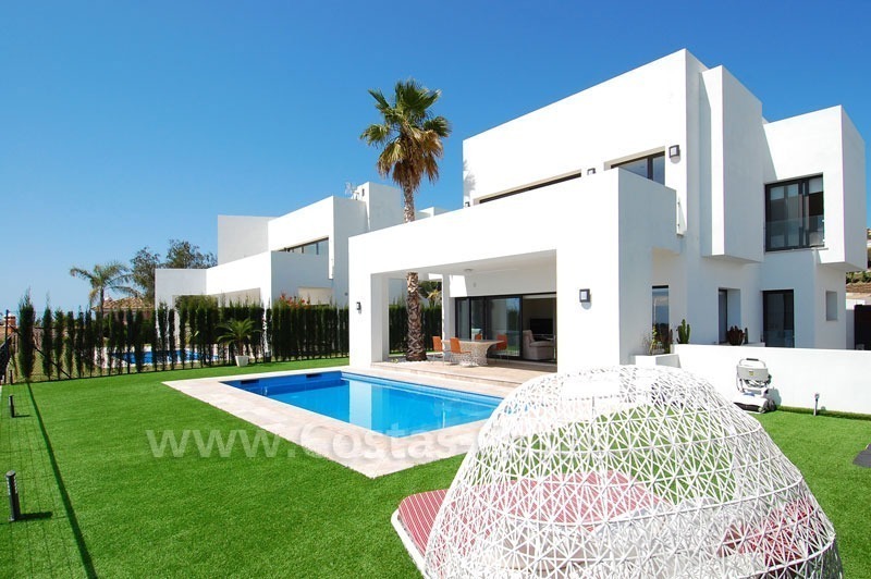 Villa moderna a la venta, primera línea de golf con vistas al mar, Marbella – Benahavis