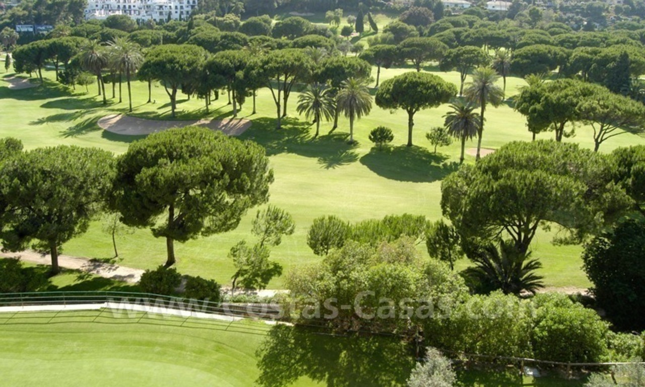Apartamento en primera línea de golf a la venta en Marbella este 1