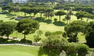 Apartamento en primera línea de golf a la venta en Marbella este 1