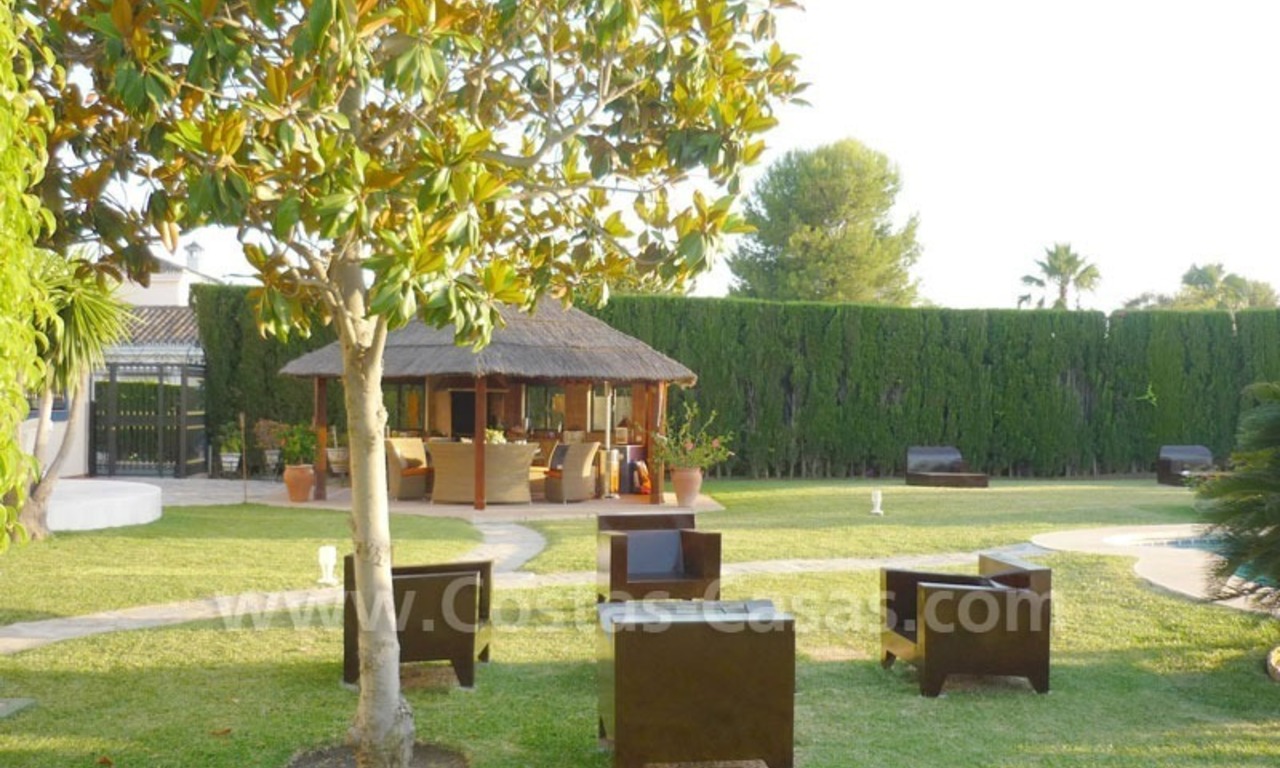 Estupenda villa de lujo a la venta en primera línea de golf en Marbella Oeste – Estepona 6