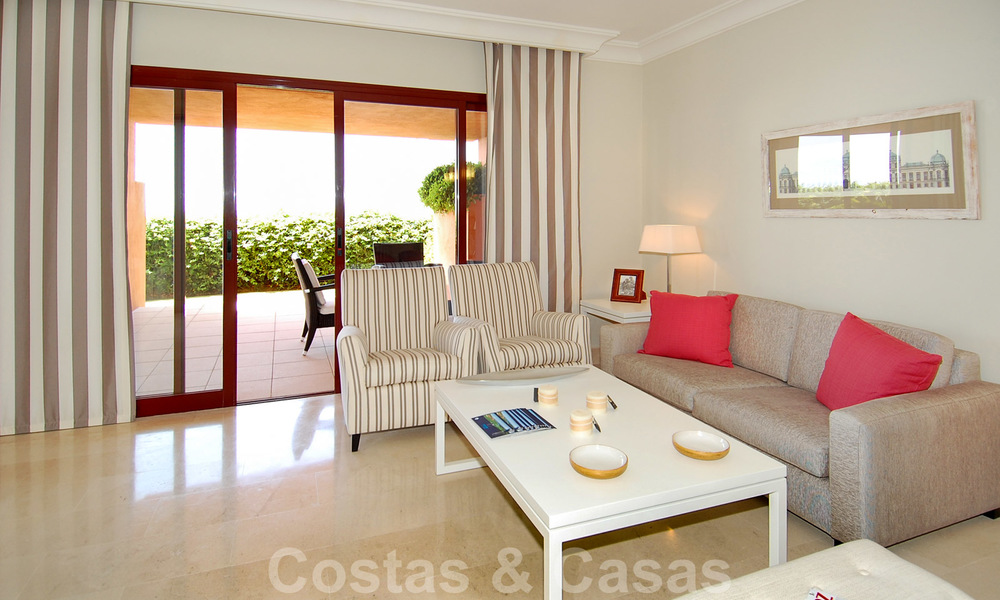 Apartamentos de lujo en el golf a la venta, Marbella - Benahavis 24004