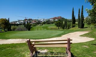 Apartamentos de lujo en el golf a la venta, Marbella - Benahavis 24018 