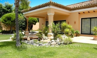 Villa única de estilo andaluz situada en primera línea de golf para comprar en Nueva Andalucía, Marbella 5