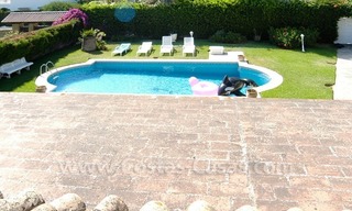 Villa cerca de playa de estilo español a la venta en Marbella este 4