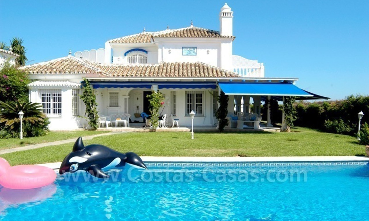 Villa cerca de playa de estilo español a la venta en Marbella este 2
