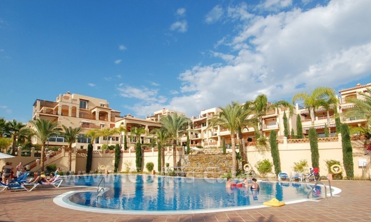 Ofertas: apartamentos de lujo en primera línea de gol para comprar en la zona de Marbella – Benahavis. 17