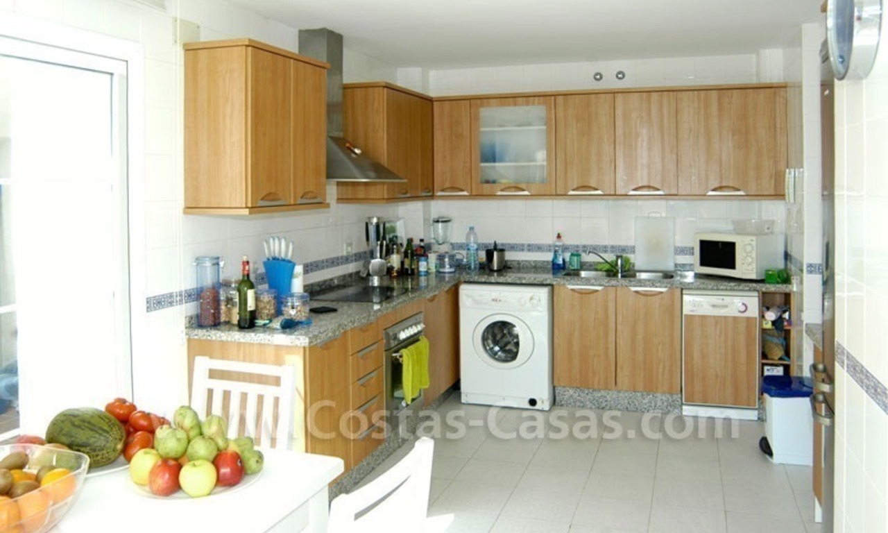 Apartamento ático duplex para comprar en complejo situado en primera línea de playa en Marbella 6
