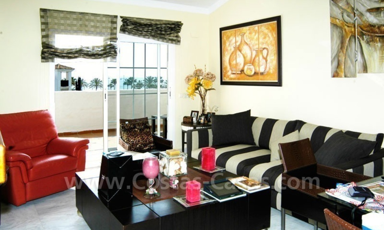 Apartamento ático duplex para comprar en complejo situado en primera línea de playa en Marbella 3