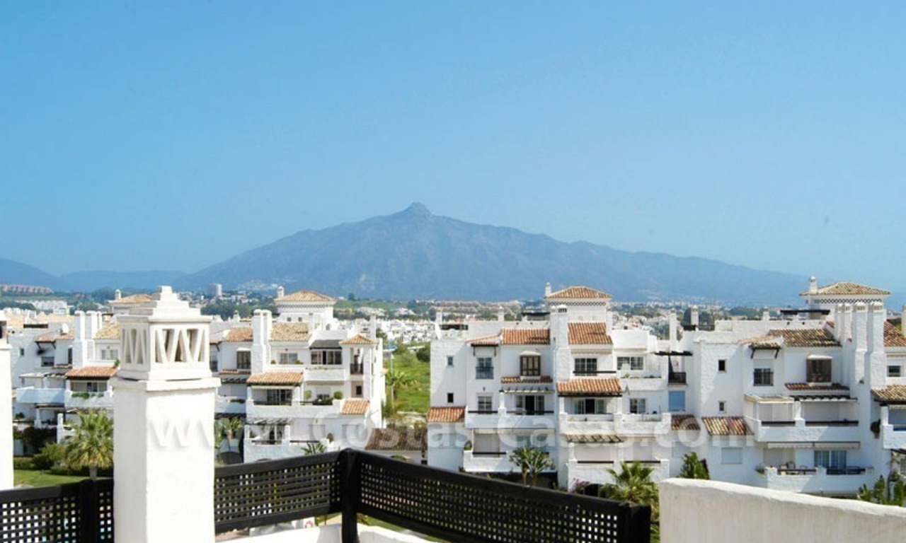 Apartamento ático duplex para comprar en complejo situado en primera línea de playa en Marbella 1