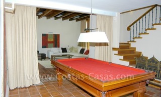 Villa exclusiva en primera línea de golf de estilo asiático a la venta en Nueva Andalucía - Marbella 24