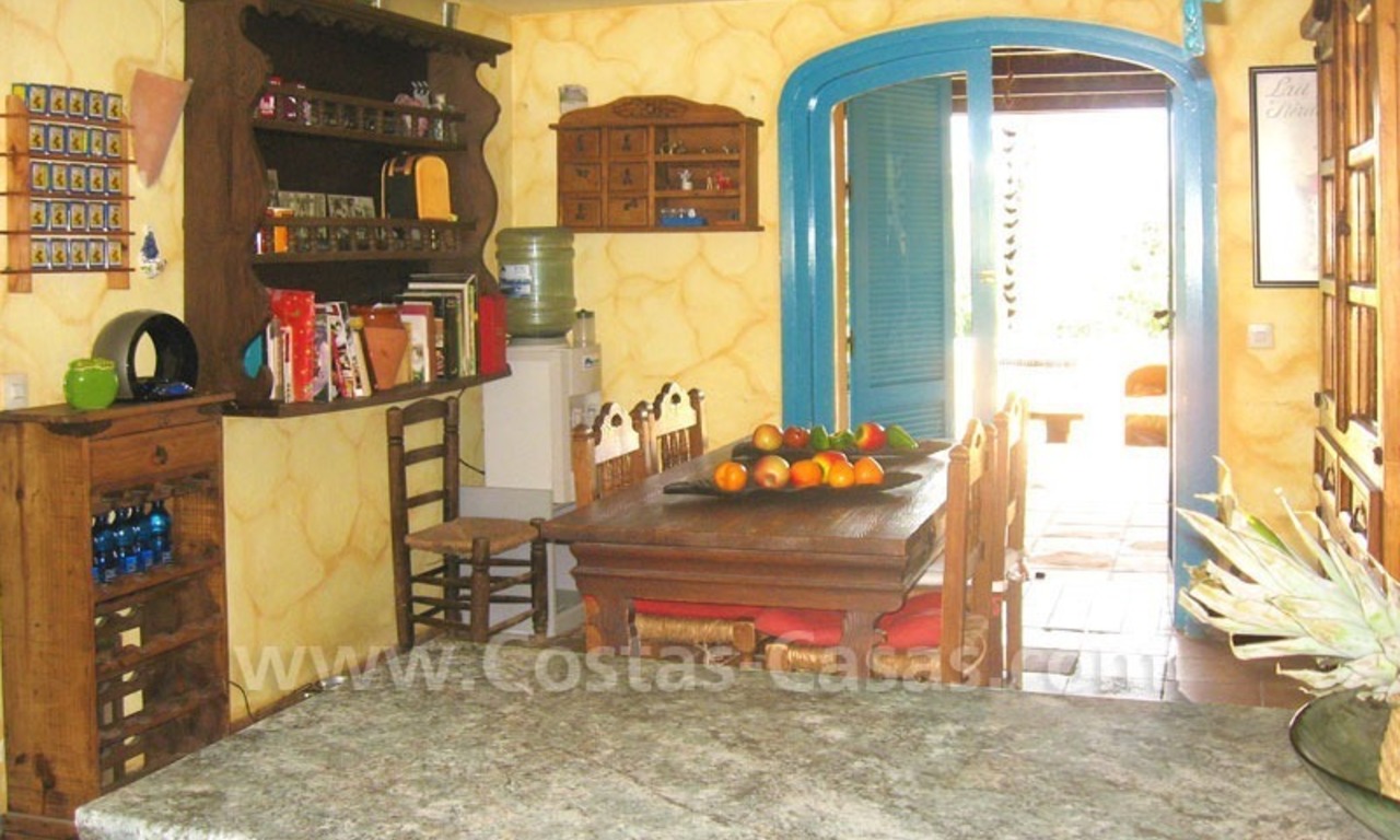Villa de estilo rústico con picadero y establos a la venta en Marbella - Costa del Sol 23