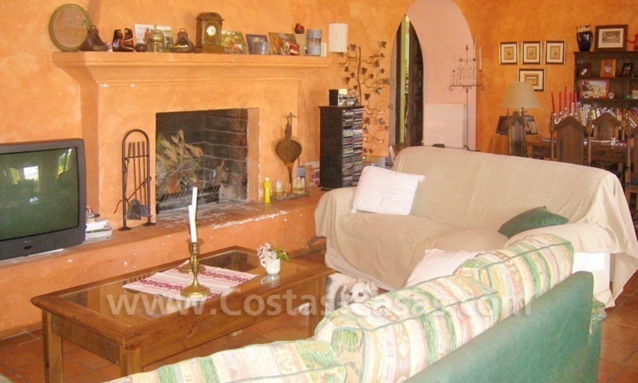 Villa de estilo rústico con picadero y establos a la venta en Marbella - Costa del Sol 17