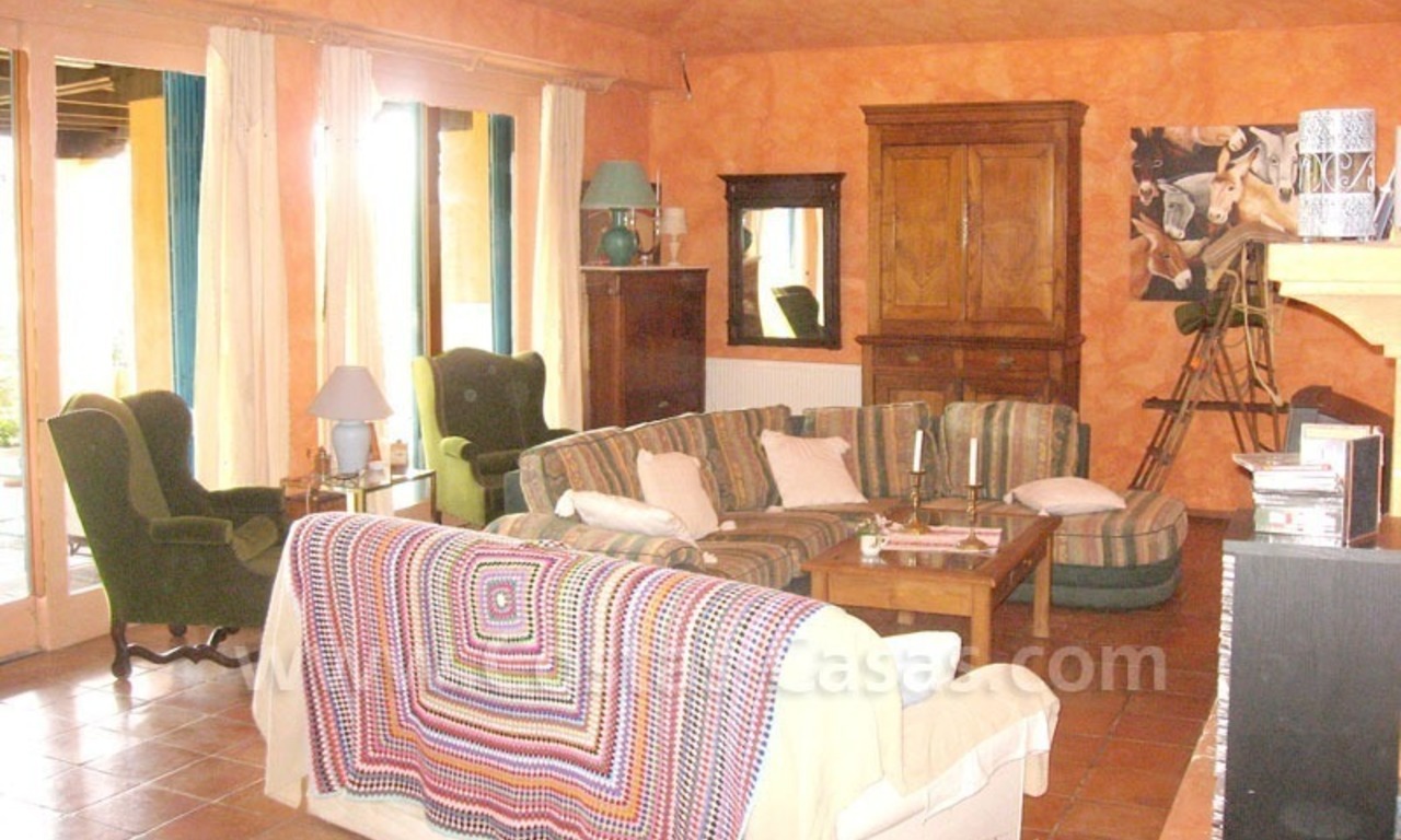 Villa de estilo rústico con picadero y establos a la venta en Marbella - Costa del Sol 18