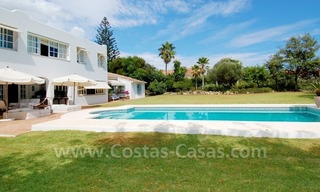 Villa independiente totalmente renovada cerca de la playa a la venta en Marbella 4