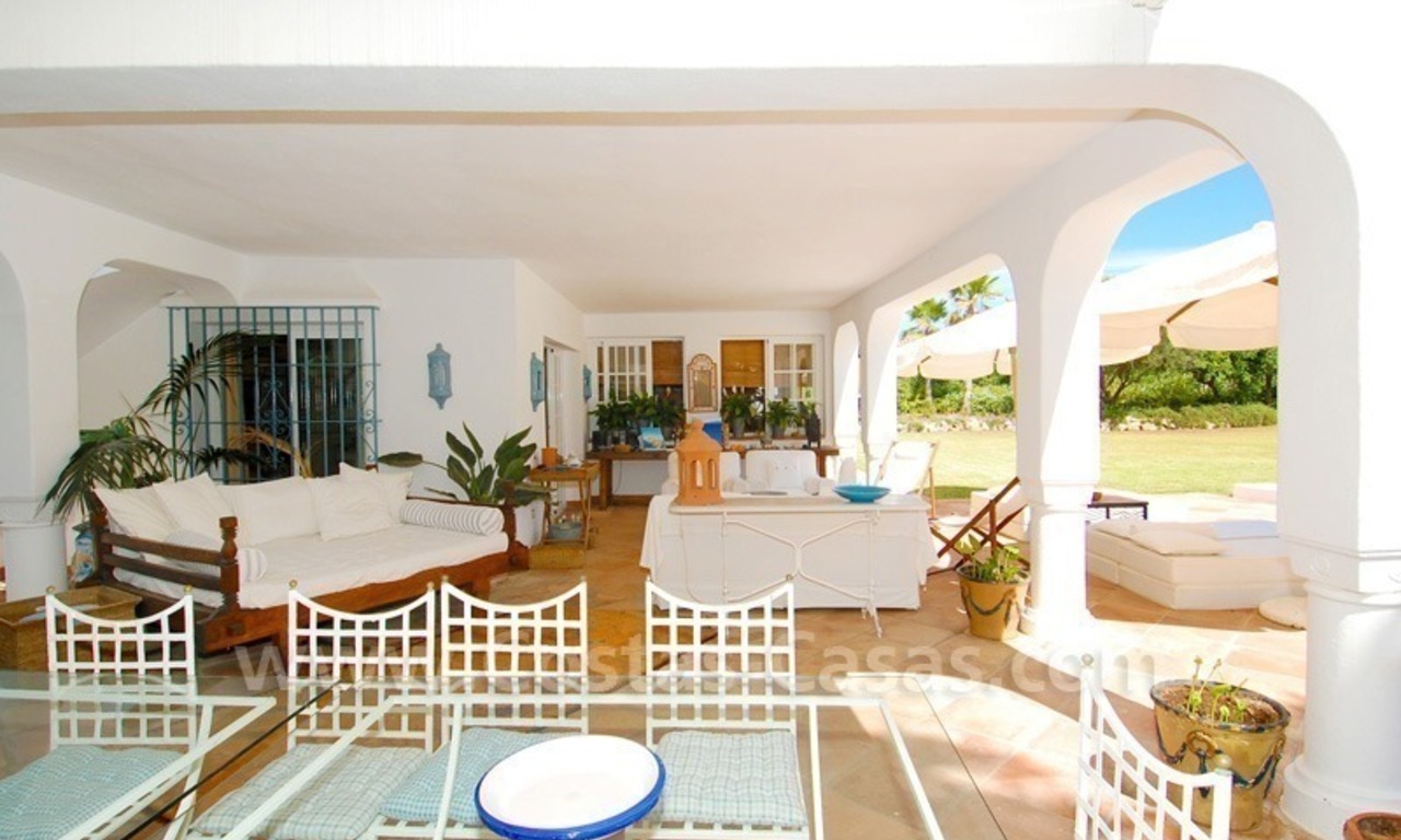 Villa independiente totalmente renovada cerca de la playa a la venta en Marbella 8