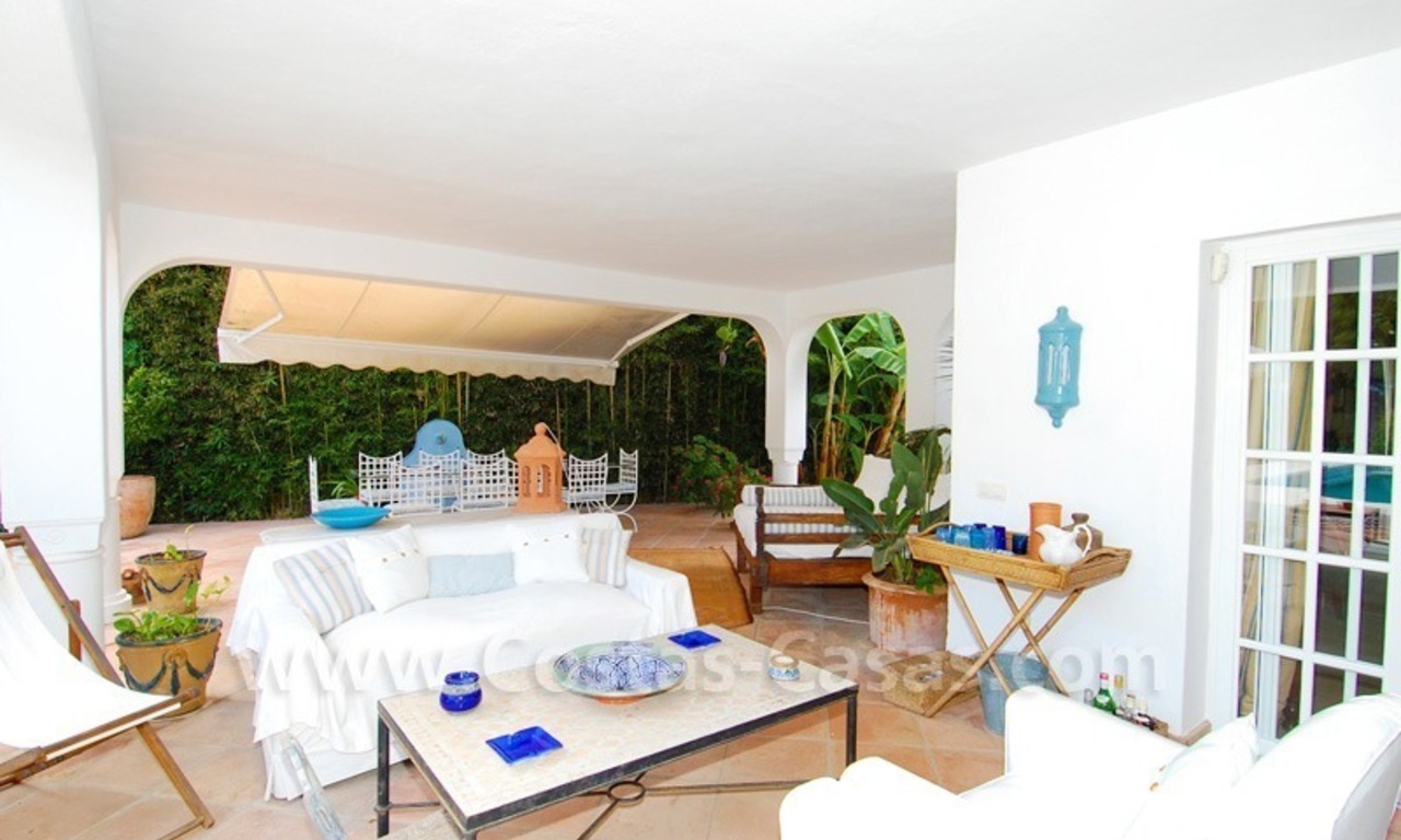 Villa independiente totalmente renovada cerca de la playa a la venta en Marbella 9