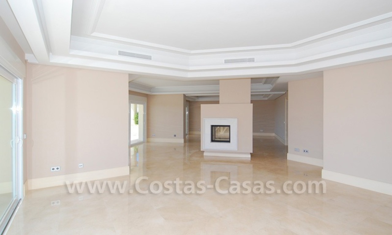 Villa de nueva contrucción de estilo moderno andaluz para comprar en Marbella 9