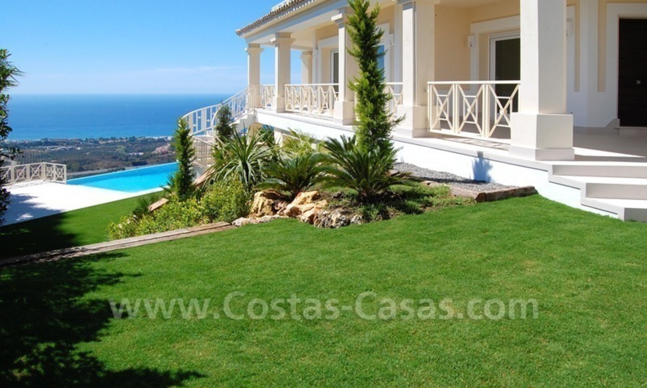 Villa de nueva contrucción de estilo moderno andaluz para comprar en Marbella 7