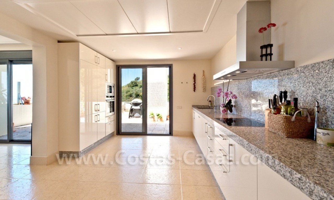 Ático de lujo de estilo contemporáneo a la venta en Marbella 17