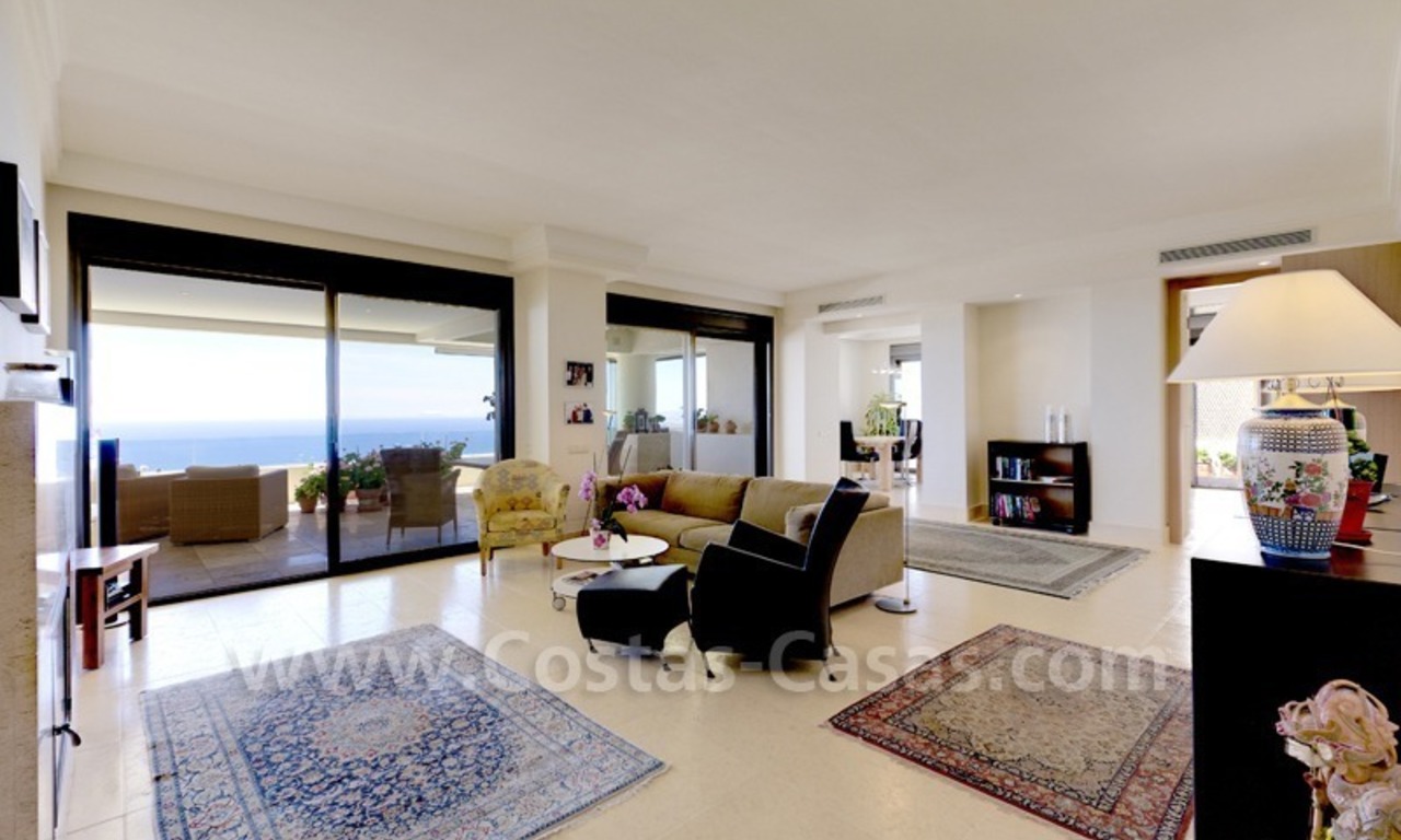 Ático de lujo de estilo contemporáneo a la venta en Marbella 10