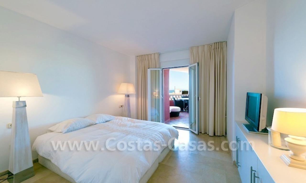 Apartamento situado cerca de la playa a la venta en complejo de primera línea de mar en Marbella 13