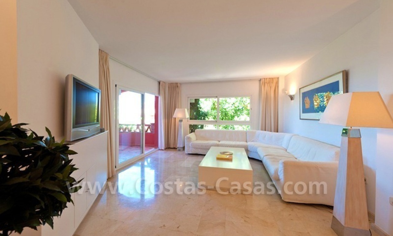 Apartamento situado cerca de la playa a la venta en complejo de primera línea de mar en Marbella 8