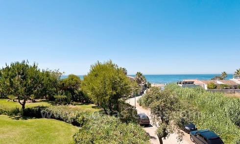 Apartamento situado cerca de la playa a la venta en complejo de primera línea de mar en Marbella 