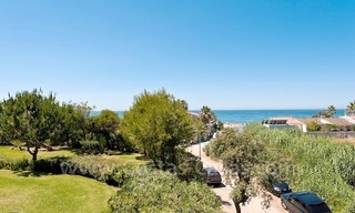 Apartamento situado cerca de la playa a la venta en complejo de primera línea de mar en Marbella 0