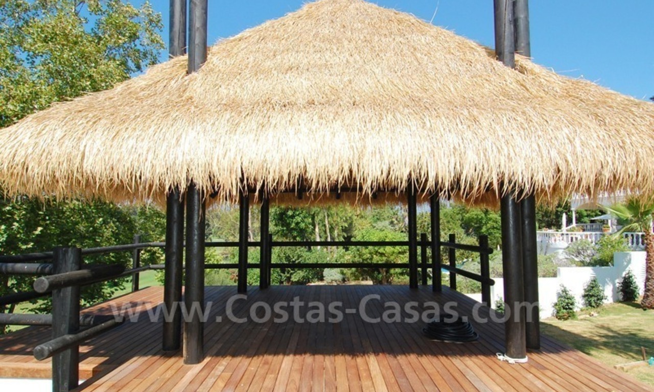 Villa contemporánea de nueva construcción situada muy cerca de la playa y en primera línea de golf a la venta en Marbella 5