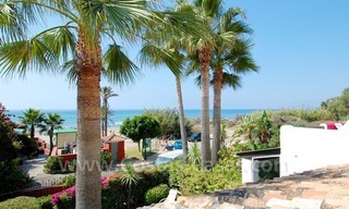 Casa adosada en primera línea de mar a la venta en Marbella 2