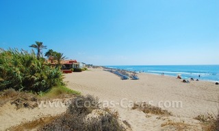 Casa adosada en primera línea de mar a la venta en Marbella 14